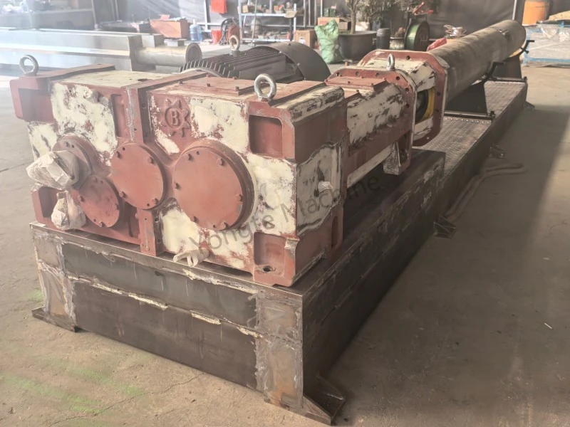 Suure tõhususega paralleelne kahe kruviga ekstruuder plastkilejäätmete ringlussevõtuks tootmises