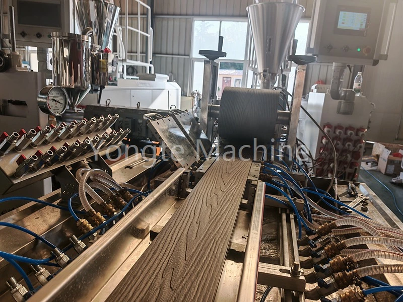 Masin muutke plastjäätmetest WPC-profiil