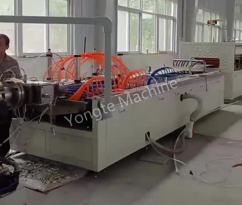 PVC seinapaneeli ekstrusiooniliin on Hiinas edukalt paigaldatud