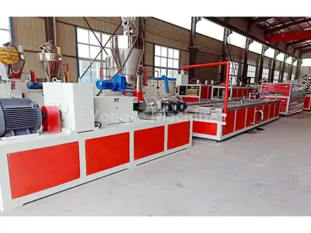 PVC seinapaneelide tootmisliin