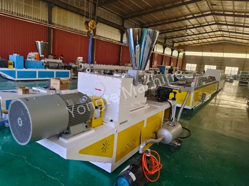 Yongte WPC ukseprofiili ekstrusiooniliin India kliendile